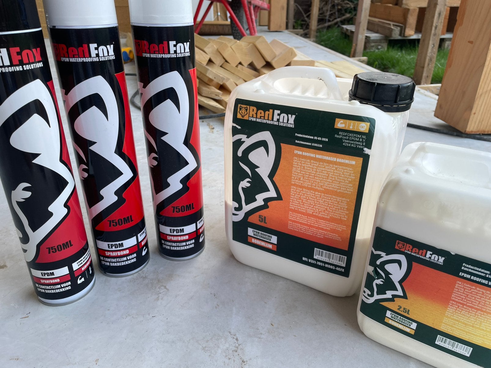 EPDM lijm 3x spuitbus 4ltr waterbasis, Doe-het-zelf en Verbouw, Dakpannen en Dakbedekking, Ophalen, Overige materialen, Zwart