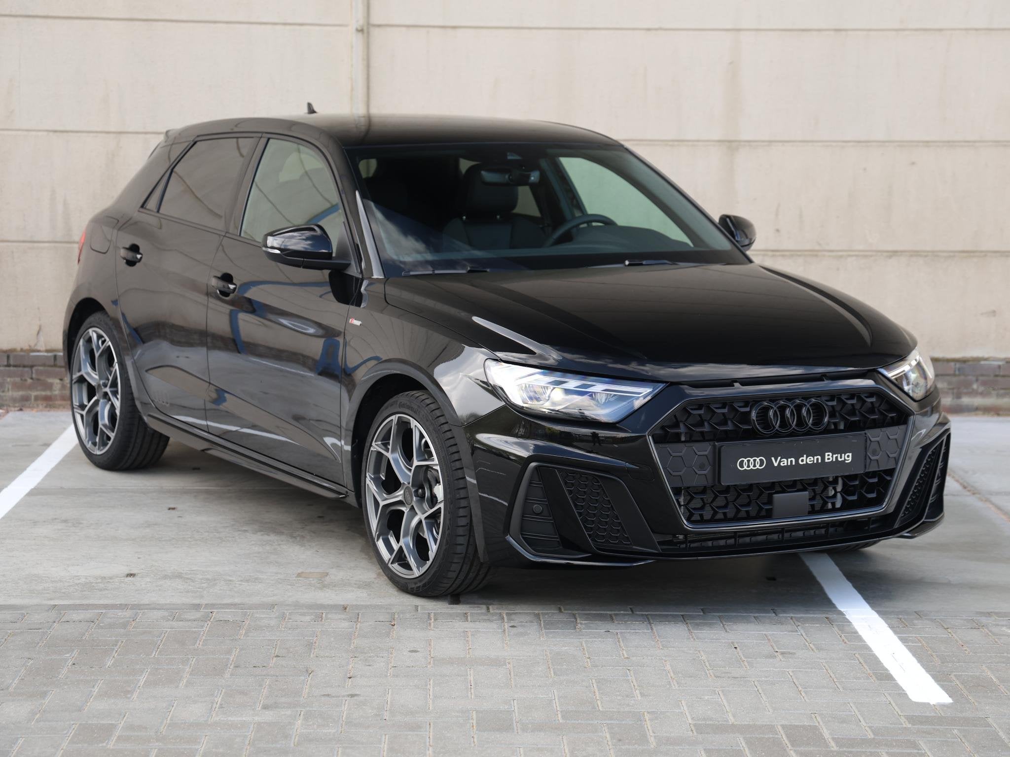 Audi A1 Sportback 35 TFSI S edition 150 pk | Verwarmbare voo, Auto's, 4 cilinders, 150 pk, Leder en Stof, Zwart