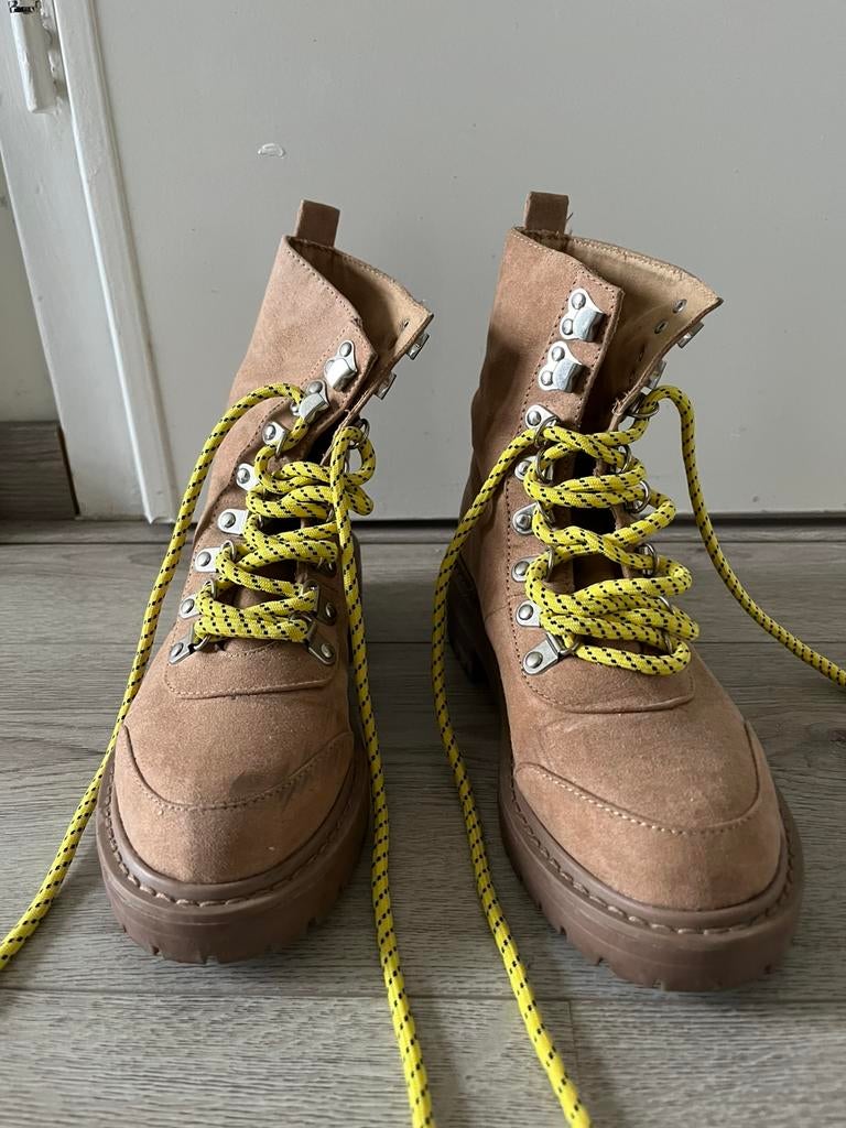 Boots Shoes, Ophalen of Verzenden, Zo goed als nieuw, Bruin
