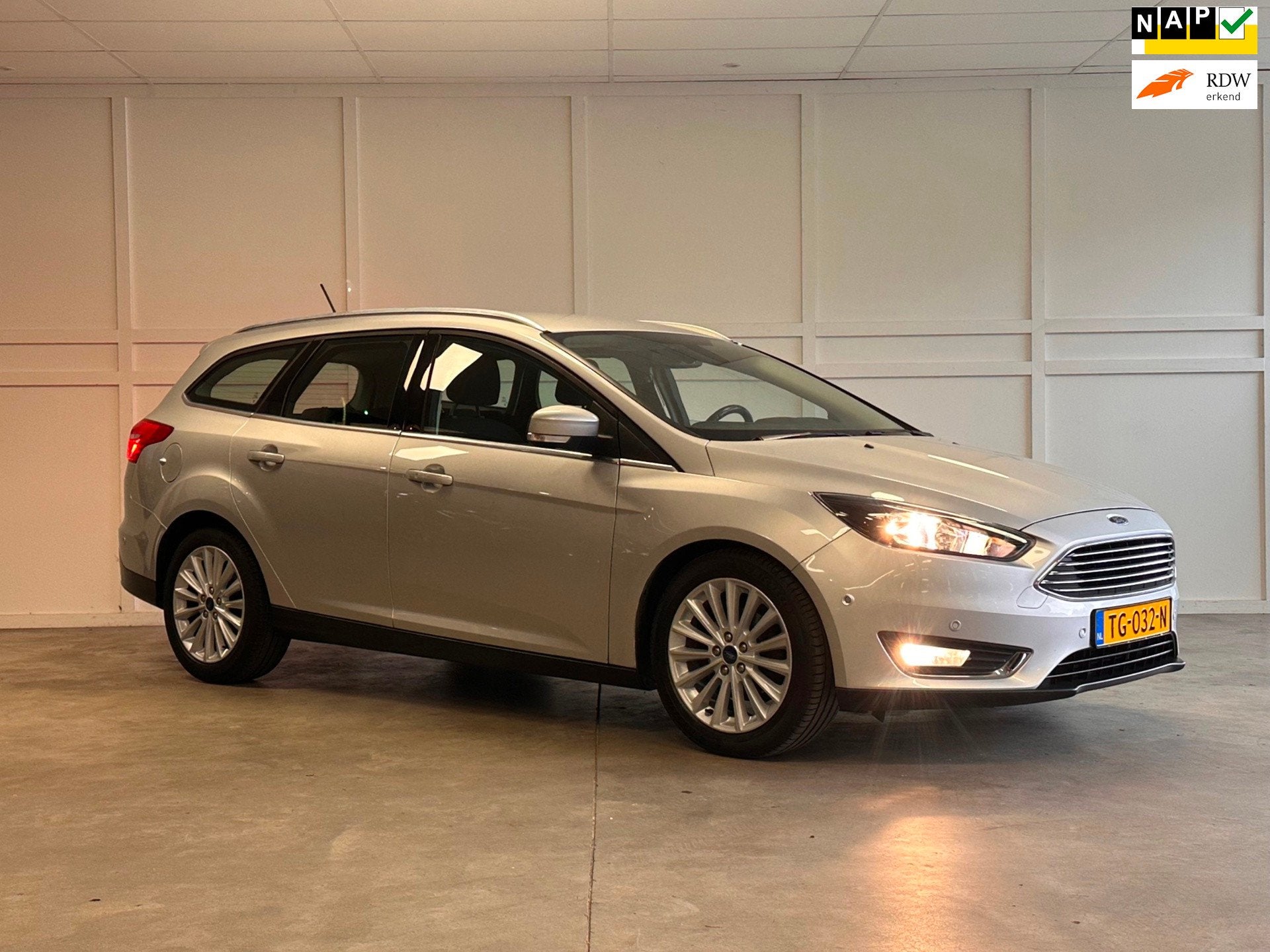 Ford Focus Wagon Titanium / 2018 / 100.155 KM / Camera / Cru, Gebruikt, Euro 6, Origineel Nederlands, Handgeschakeld