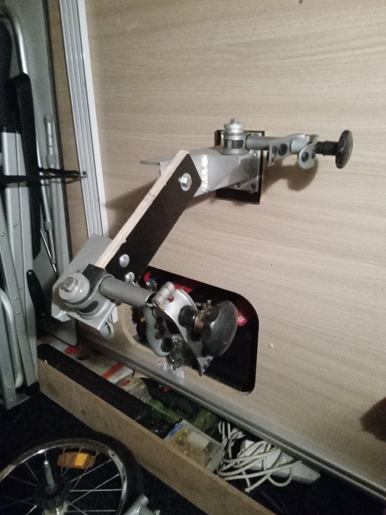 Verstelbare steun voor 2 fietsen vast te zetten in de camper, Caravans en Kamperen, Ophalen of Verzenden, Zo goed als nieuw