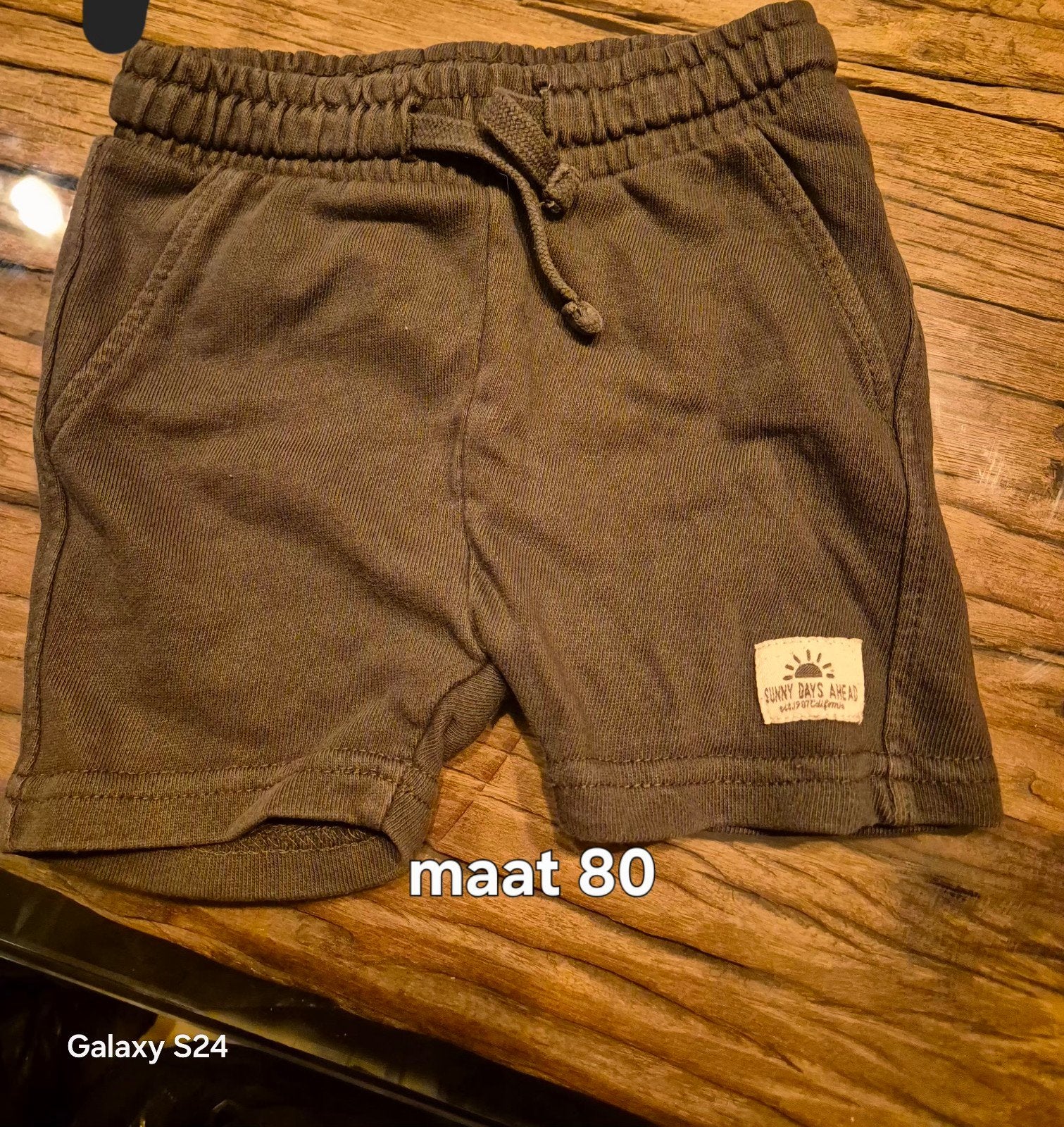 Korte broek maat 80 - Sunny Days Ahead, Kinderen en Baby's, Babykleding | Maat 80, Ophalen of Verzenden, Gebruikt, Jongetje, Broekje