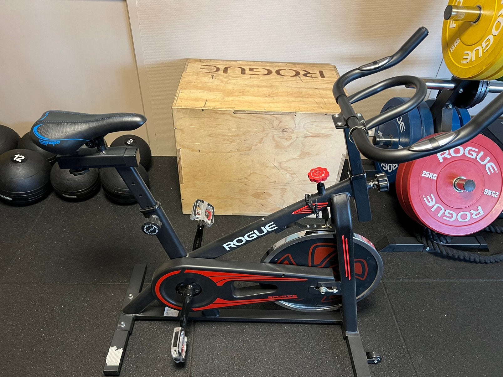 Spinning fiets Rogue zwart rood gebruikt, Sport en Fitness, Ophalen, Overige materialen, Gebruikt, Spinningfiets