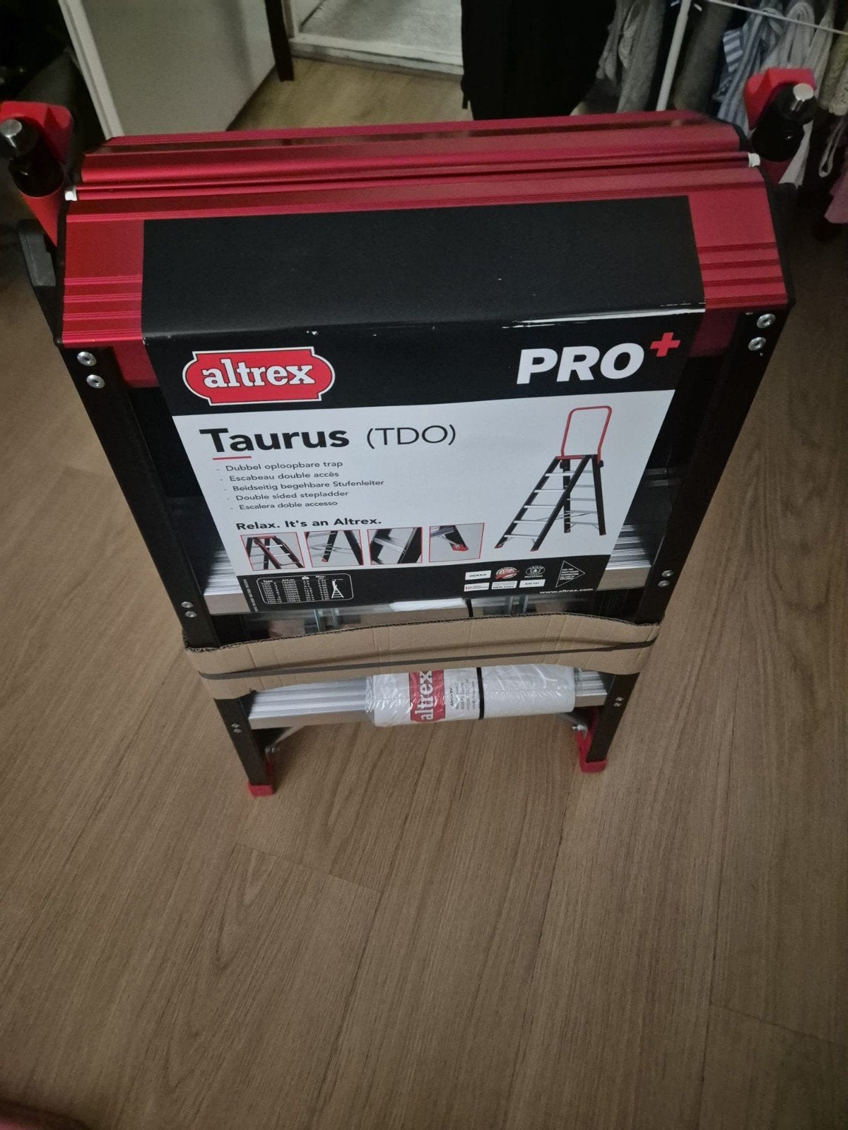 Altrex Taurus (TDO) Dubbel Opvouwbare Trap - Nieuw  2X, Trap, Nieuw, Ophalen of Verzenden, Opvouwbaar of Inschuifbaar