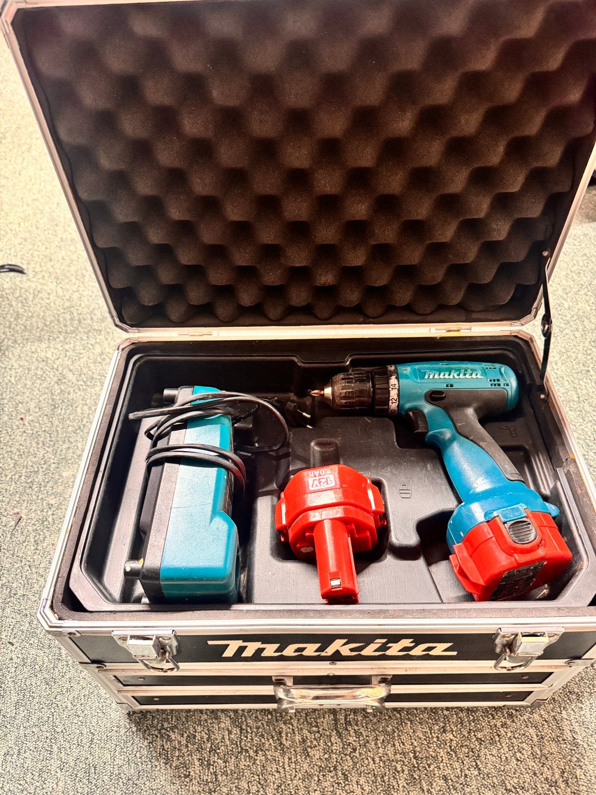 Makita boormachine inclusief gereedschapskist, Ophalen of Verzenden, Boormachine