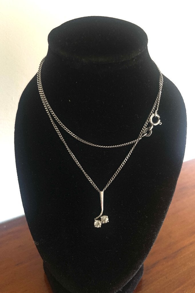 zilveren kettinkje met hanger 2 steentjes, Sieraden, Tassen en Uiterlijk, Kettingen, Met hanger, Ophalen of Verzenden, Zo goed als nieuw