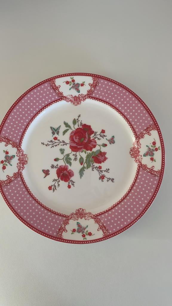 Te koop gevraagd ontbijtbordjes Room Seven Winter poppy, Huis en Inrichting, Ophalen of Verzenden, Zo goed als nieuw, Bord(en)