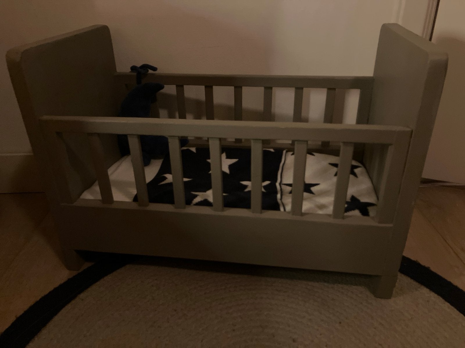Poppenbed met matras, deken en muziekdoosje, Ophalen, Gebruikt, Overige typen