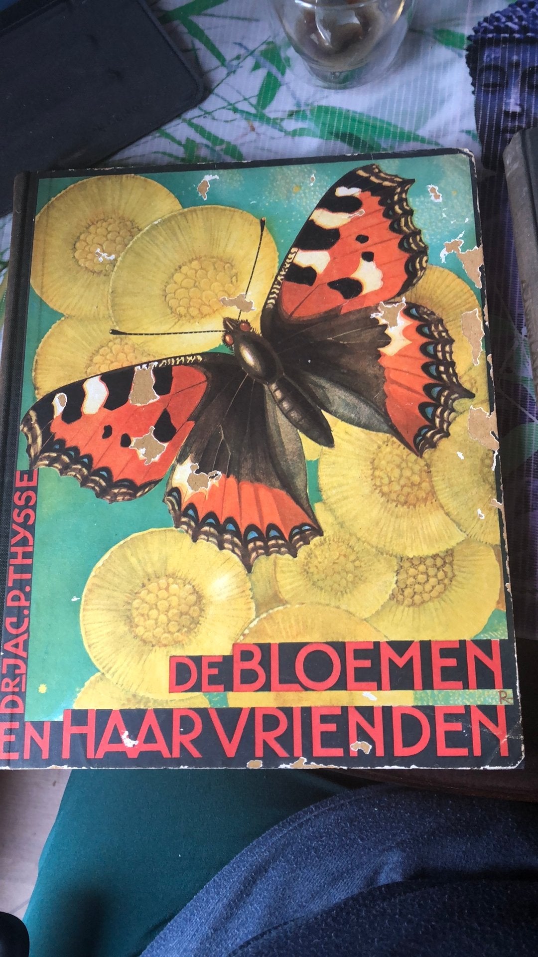 Boek van Dr. JAC. P. Thysse en AJ. V. Laren, Ophalen of Verzenden, Gelezen