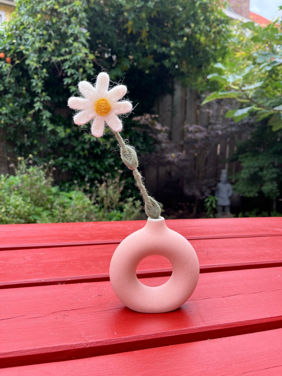 Kleine roze donut vaas van H&M, 10 cm diameter, Huis en Inrichting, Ophalen of Verzenden, Zo goed als nieuw, Roze, Geschikt voor droogbloemen