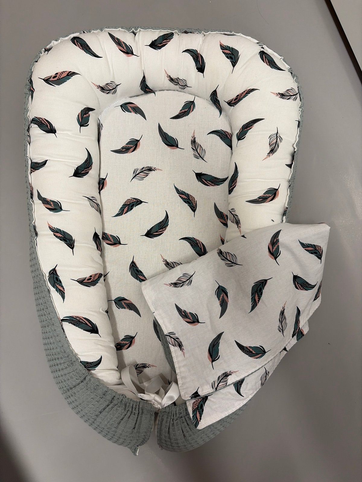 Babynestje/poppen nestje met verenprint en wafelstof, Ophalen of Verzenden, Zo goed als nieuw, Overige typen