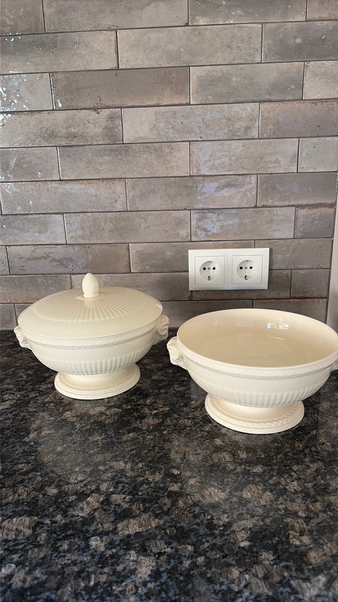 2 schalen Wedgwood Queen’s Ware Edme, Ophalen of Verzenden, Zo goed als nieuw, Aardewerk, Schaal of Schalen