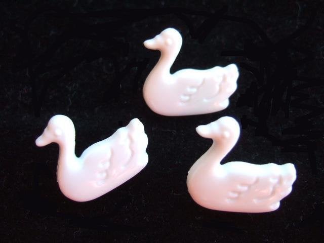 OPRUIMING ~ Mooie zwanen / eenden knoop ~ 17 mm ~ Wit, -, -, Nieuw, Ophalen of Verzenden