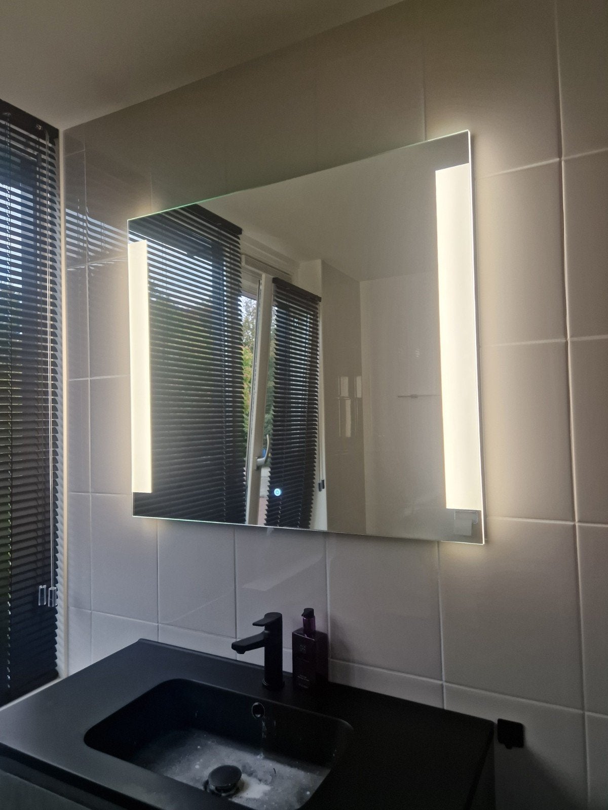 Moderne badkamer spiegel met LED verlichting, Huis en Inrichting, Ophalen, Zo goed als nieuw