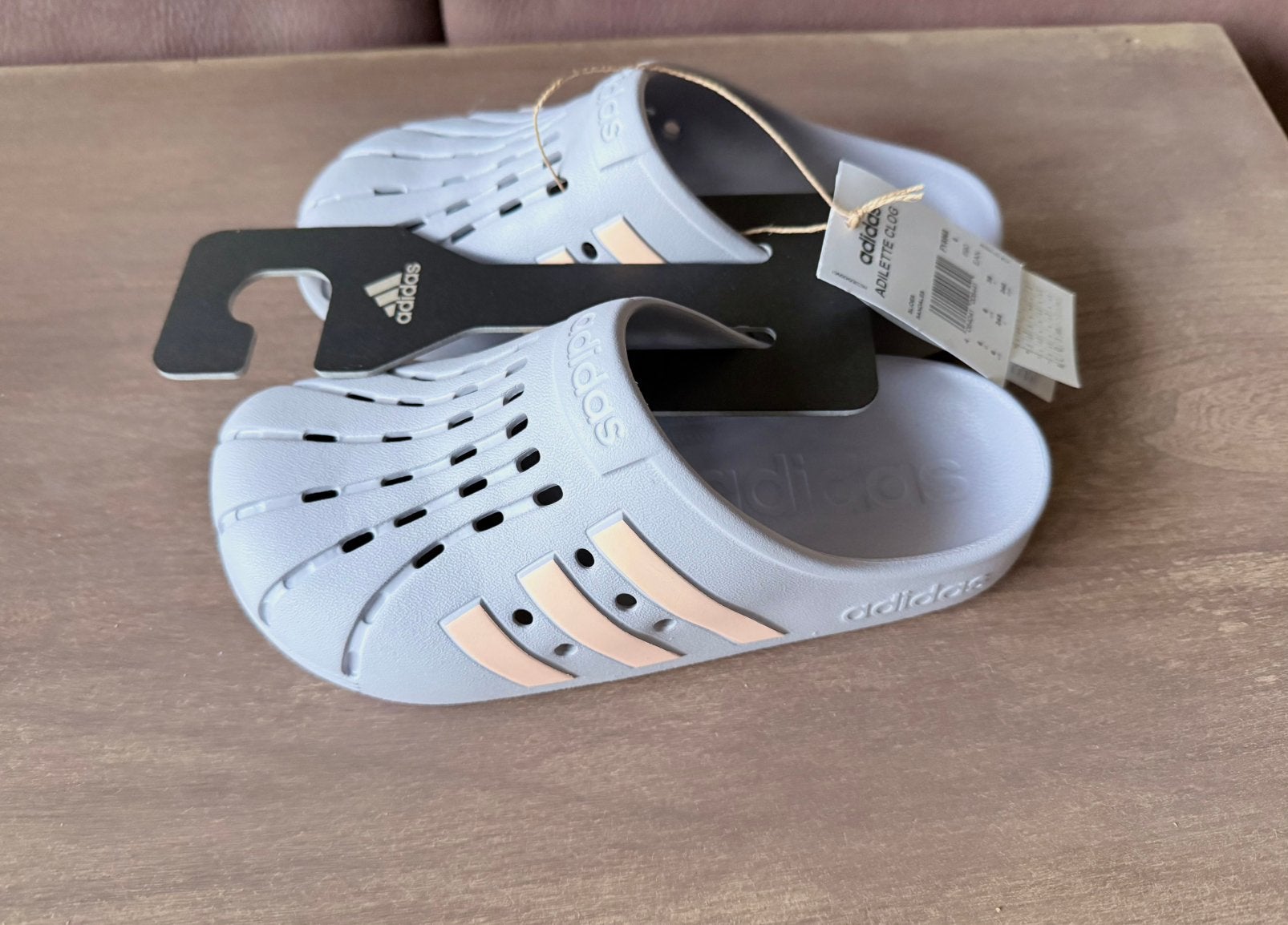 Grijze adidas slippers 39 nieuw!, Slippers, Nieuw, Ophalen of Verzenden, Grijs
