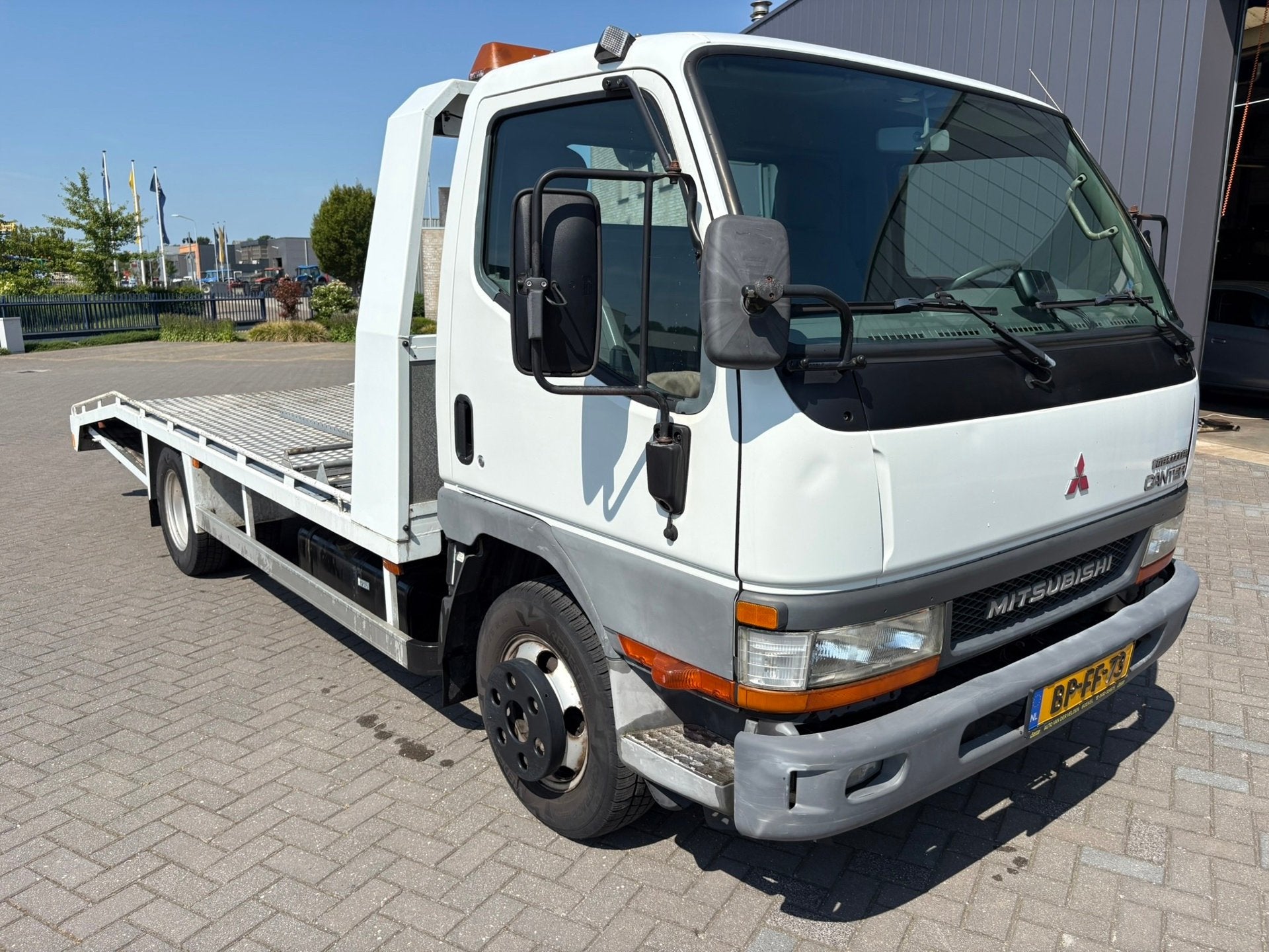 Mitsubishi Canter FE649 Oprijwagen 2004 - met lage km-stand, Auto's, Achterwielaandrijving, 143 pk, Wit, Mitsubishi