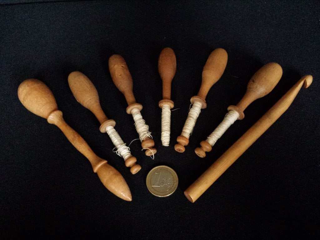 Houten Kantklos KLOSJES en Houten HAAKPEN ~ SET 7 delen, Hobby en Vrije tijd, Kantklossen, Ophalen of Verzenden, Gebruikt, Klos(sen)