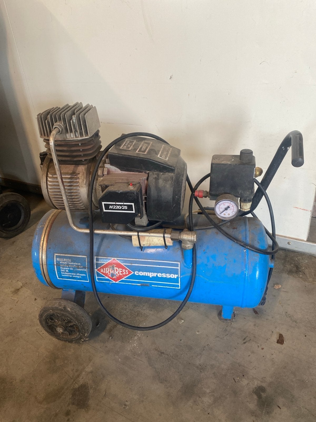 Airpress compressor H220/25 - Defect, Gebruikt, 6 tot 10 bar, Ophalen of Verzenden, 25 tot 100 liter