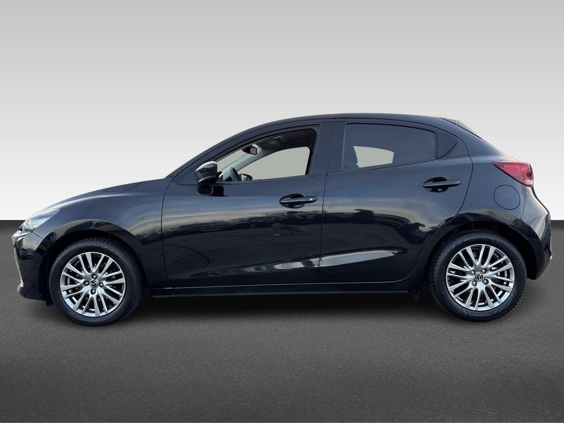 Mazda 2 1.5 SKYACTIV-G 90PK Luxury, Auto's, 4 cilinders, Zwart, Origineel Nederlands, Handgeschakeld