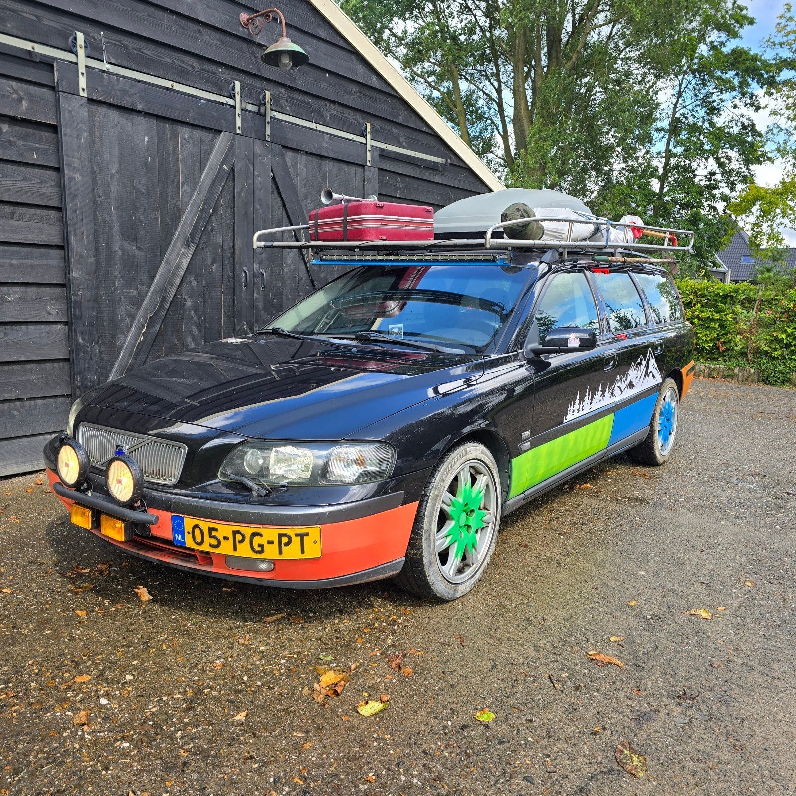 Volvo V70 2.4 170PK AUT 2004 Zwart, Auto's, 1556 kg, 1800 kg, Zwart, Stationwagon