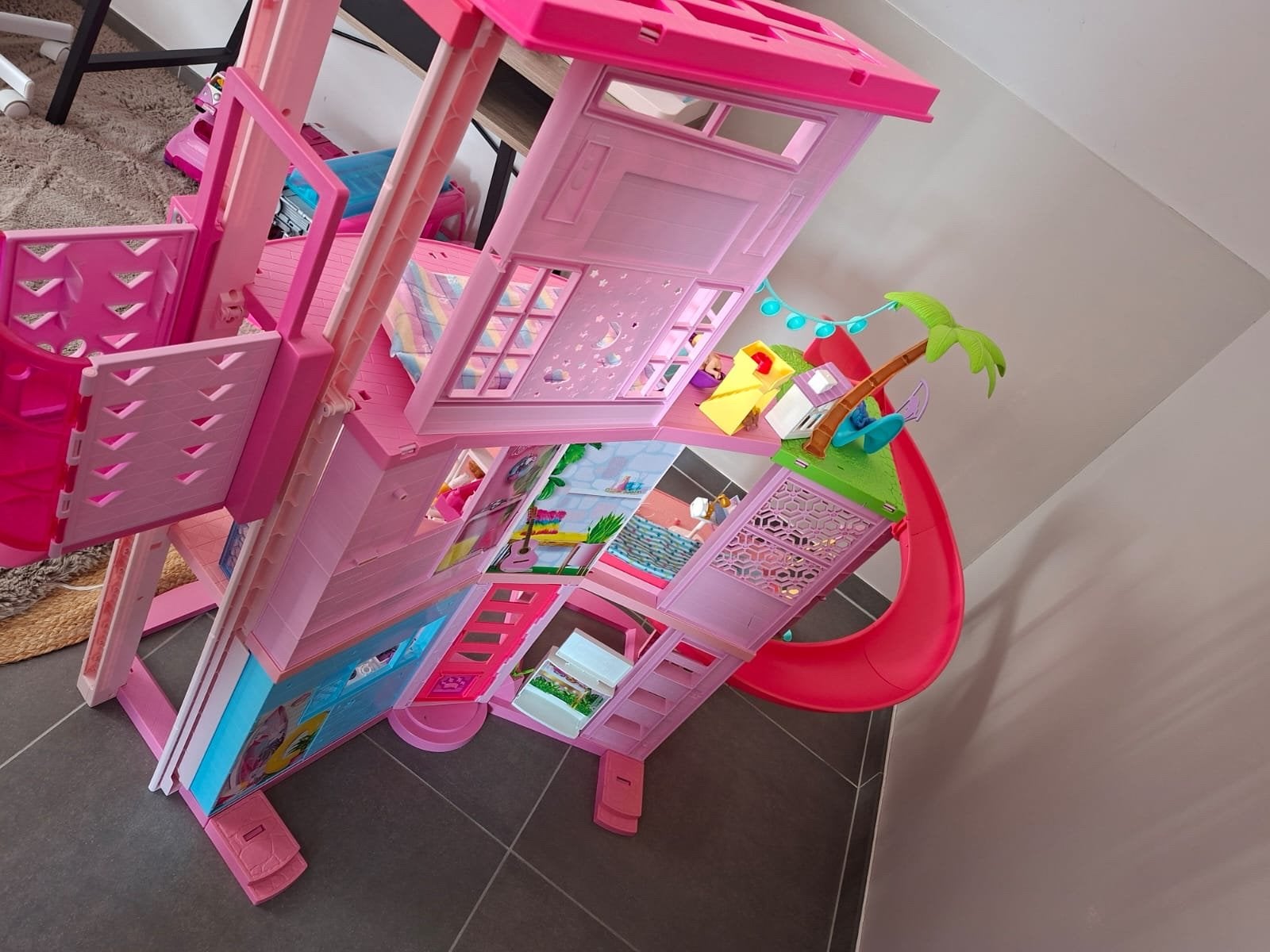 Grote Barbie Droomhuis met Zwembad en Glijbaan, Ophalen, Zo goed als nieuw, Barbie