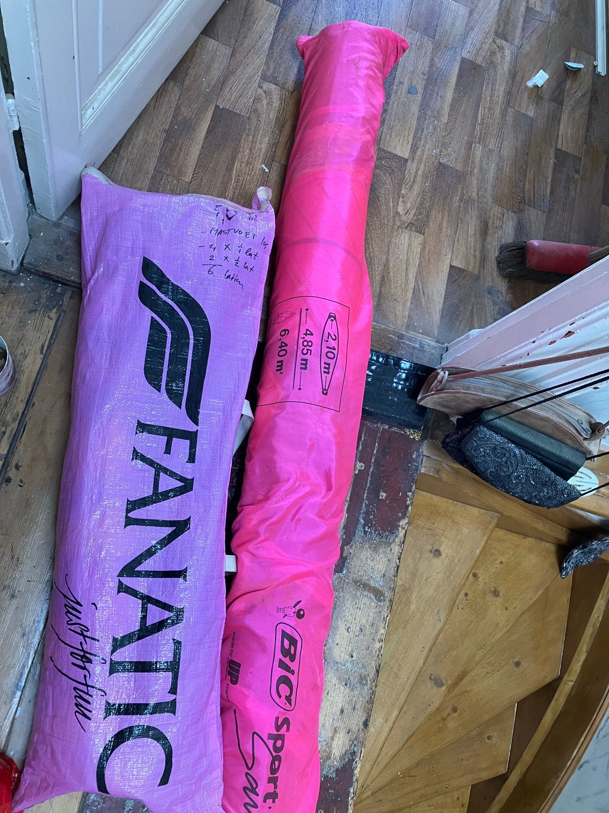 Twee windsurf zeilen: Fanatic 5.6m² en Bic 6.4m², Ophalen, Met zeil(en), Gebruikt, 5 tot 6.5 m²