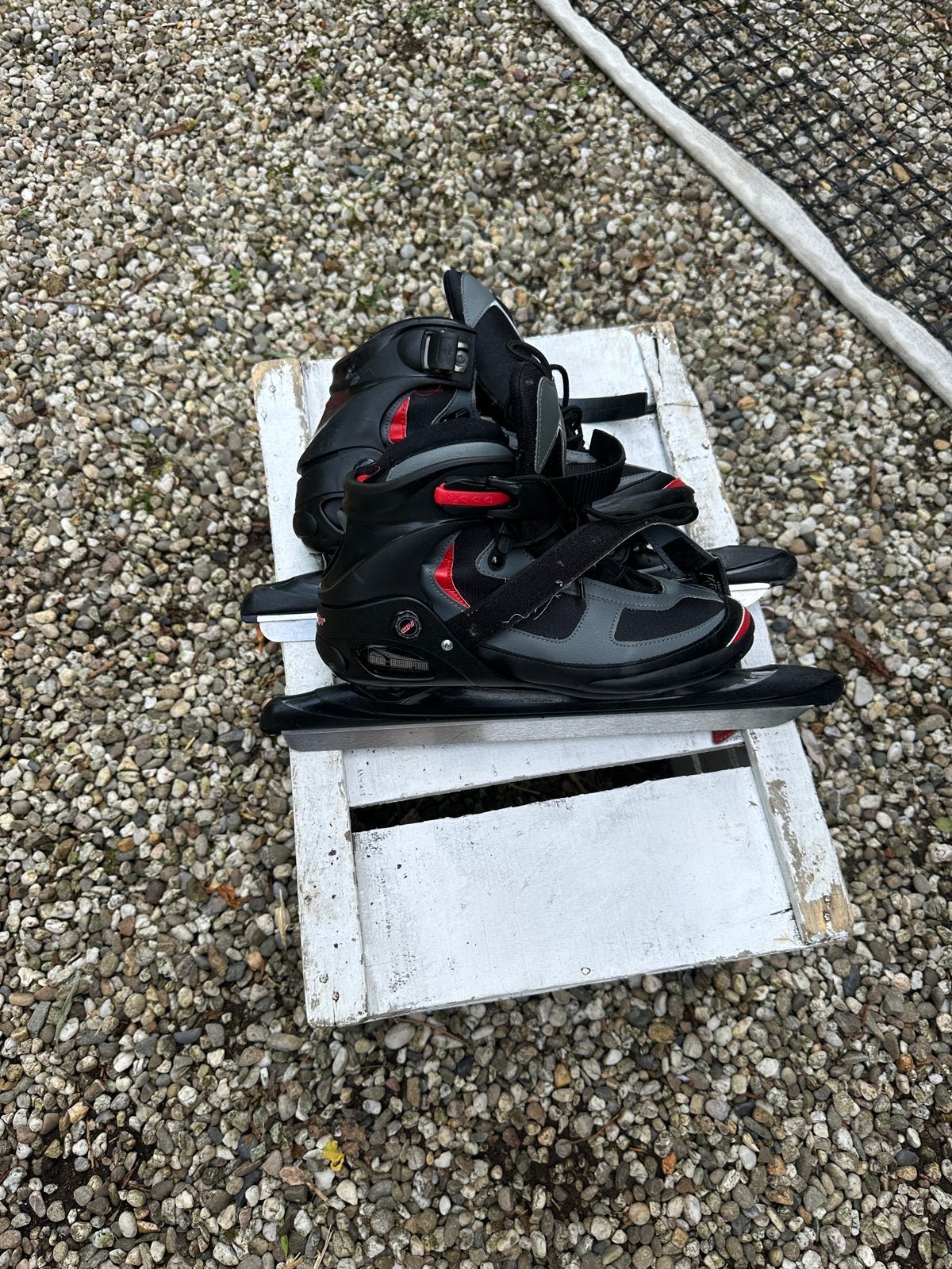 Schaatsen maat 43 - Zwart/Rood, Sport en Fitness, Schaatsen, Gebruikt, Overige typen, Overige merken, Ophalen