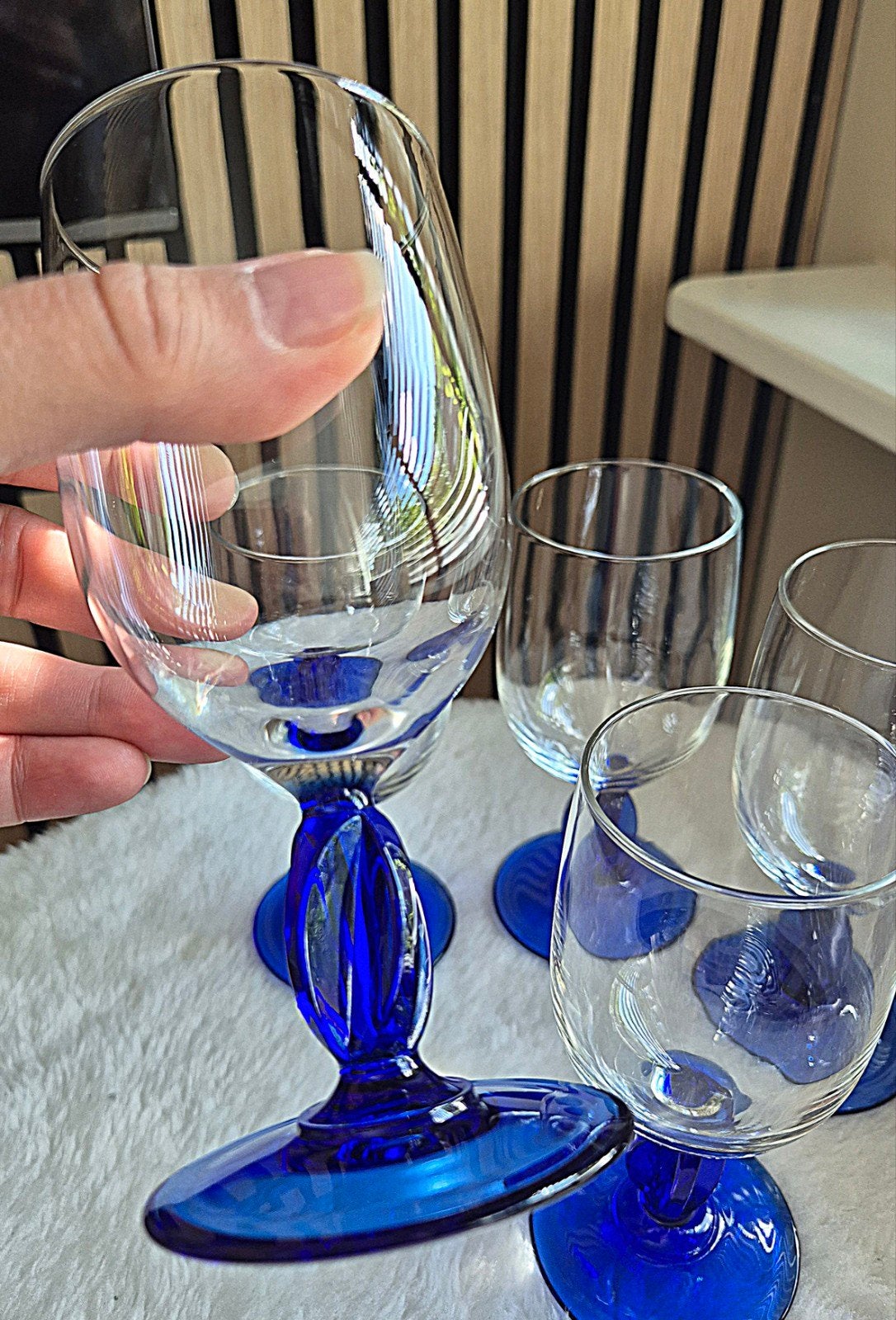 5 Luminarc wijnglazen op kobaltblauwe voet, Ophalen of Verzenden, Zo goed als nieuw, Overige typen