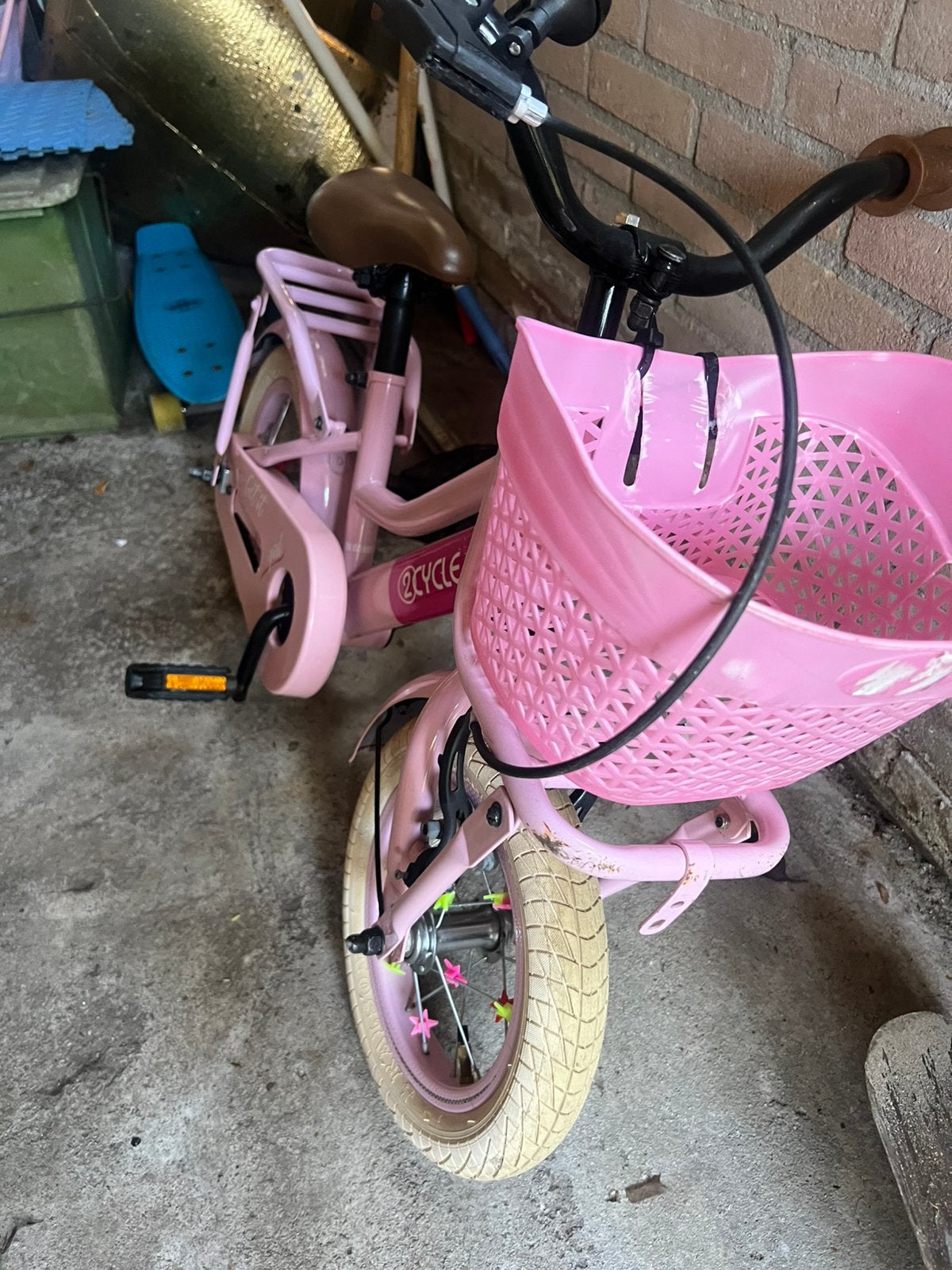 Kinderfiets 12Inch kleur roze, Terugtraprem, Zijwieltjes, Gebruikt, Ophalen of Verzenden