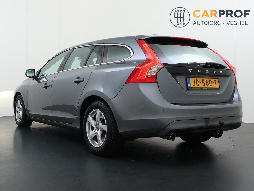 Volvo V60 2.0 D2 Momentum Business Nieuwe APK | Schuifdak |, Auto's, Volvo, Gebruikt, 4 cilinders, 1969 cc, Leder en Stof