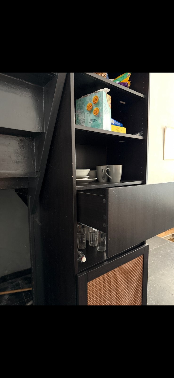 Zwartbruine  ikea besta boekenkast met rotan deur en lade, Ophalen, Gebruikt, 200 cm of meer, 50 tot 100 cm