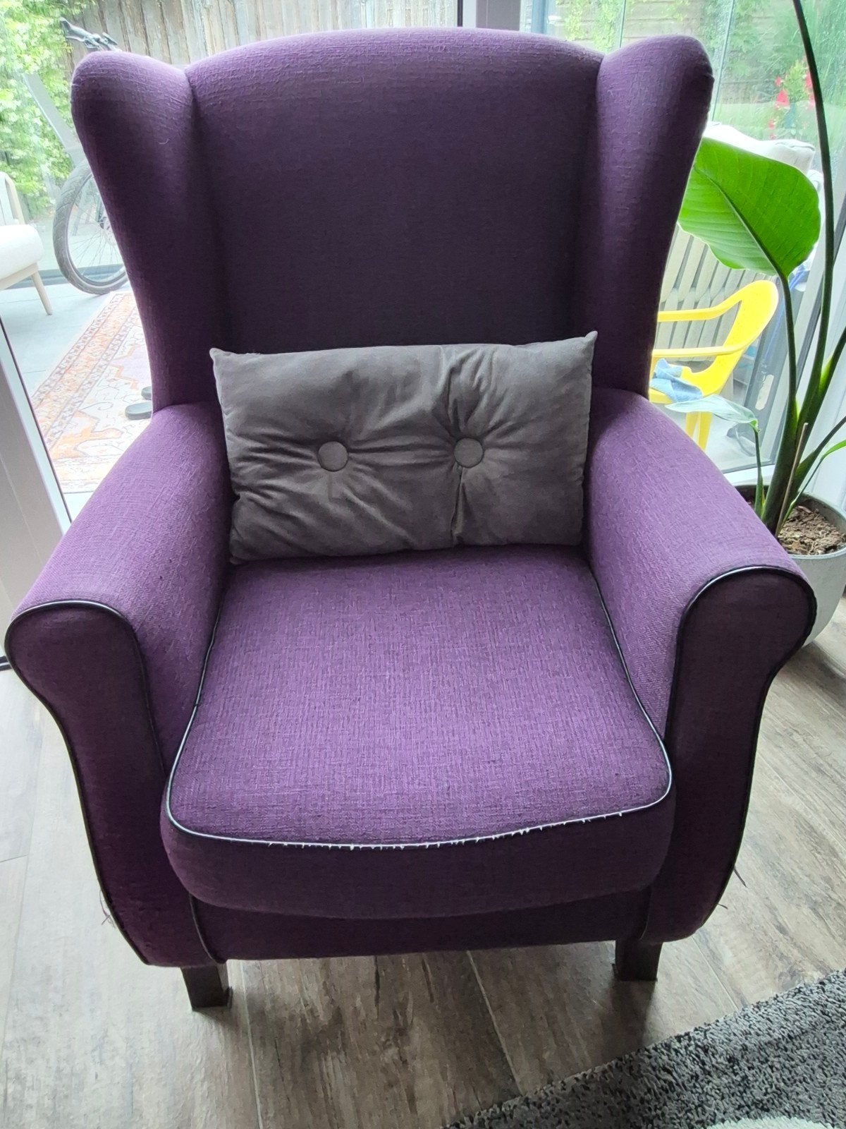 2 paarse fauteuils met fijne zit, Ophalen