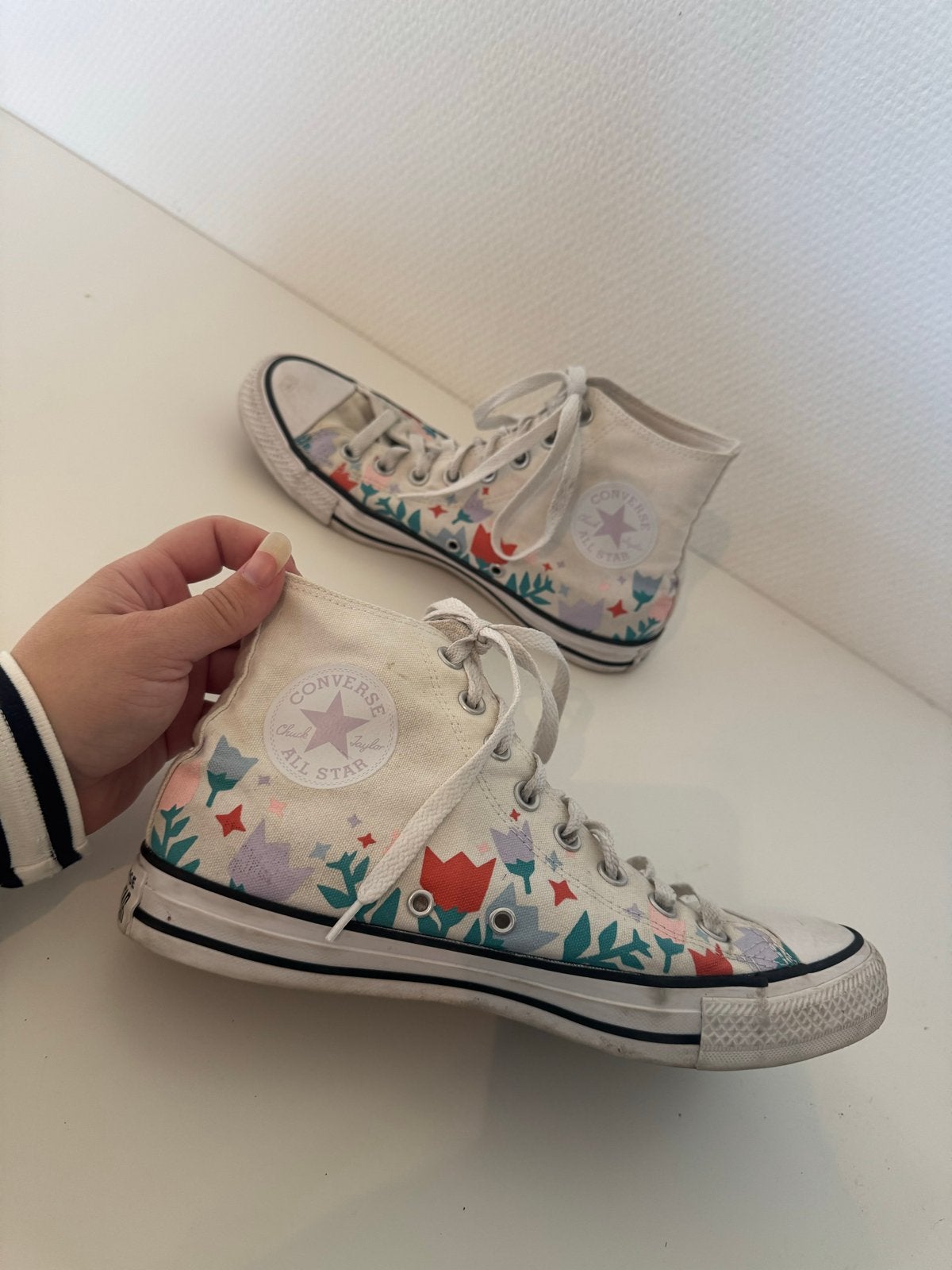 Converse All Star High Tops met bloemenprint - Maat 40, Ophalen of Verzenden, Zo goed als nieuw, Wit, Sneakers of Gympen