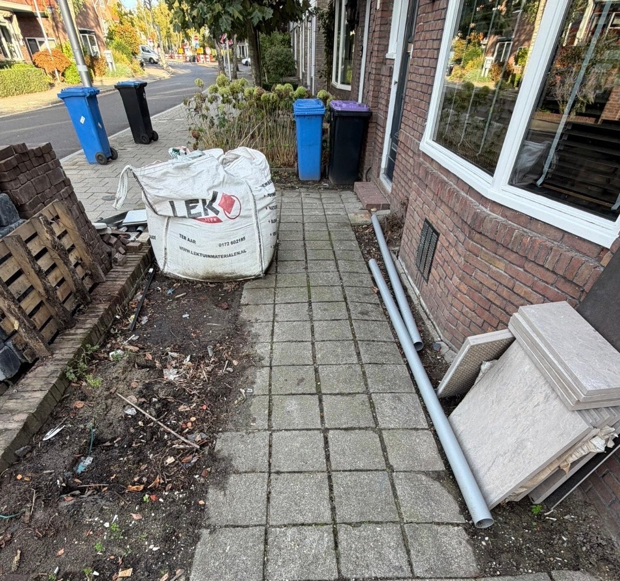 Gratis af te halen: Stoeptegels en rode tegels, Ophalen, Gebruikt, Minder dan 5 m², Beton