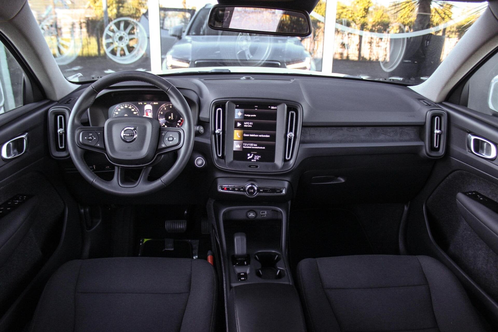 Volvo XC40 1.5 T2 Momentum Core | 1e eigenaar | NL auto | Na, Gebruikt, 129 pk, Wit, Bedrijf