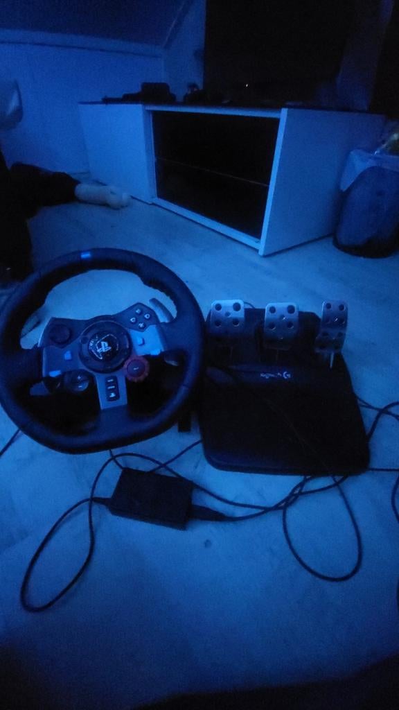 Logitech G29 Driving Force Racing Wheel + Pedalen, Ophalen of Verzenden, Zo goed als nieuw, Stuur of Pedalen, PlayStation 4