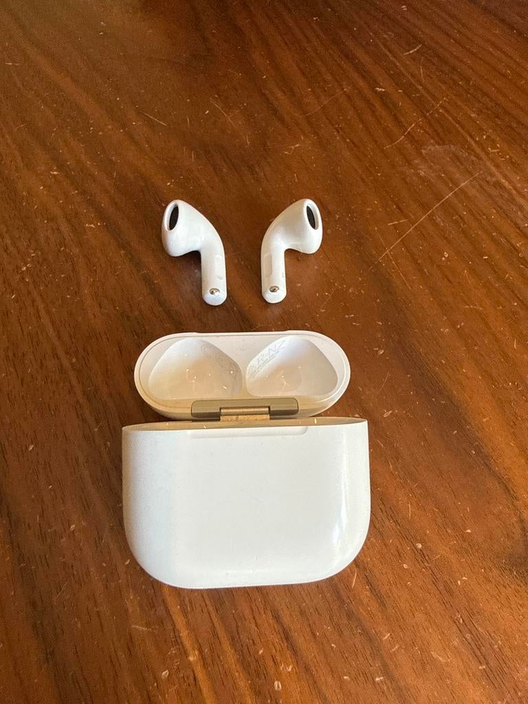 Apple AirPods 4 met oplaadcase, Ophalen of Verzenden, Gebruikt, Overige merken, Draadloos