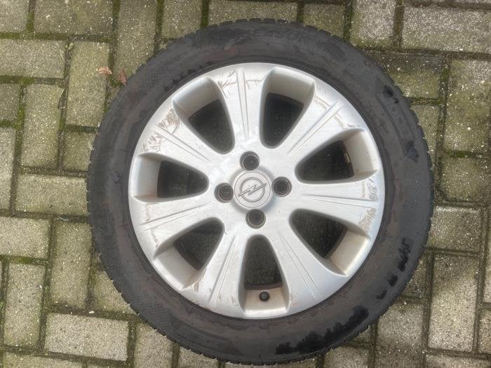Sportvelgenset + banden van een Opel Corsa, Gebruikt, -, Verzenden, -