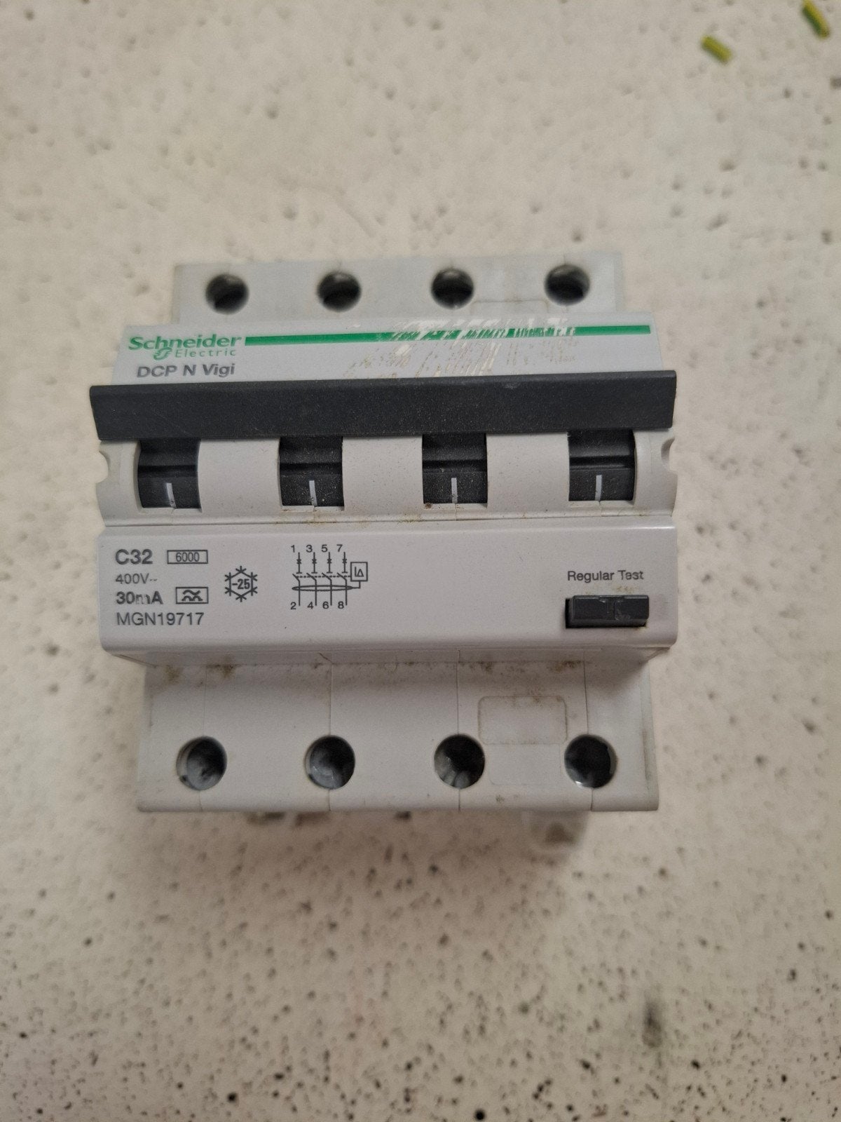 Schneider Electric Aardlekautomaat C32 30mA 400V, Ophalen of Verzenden