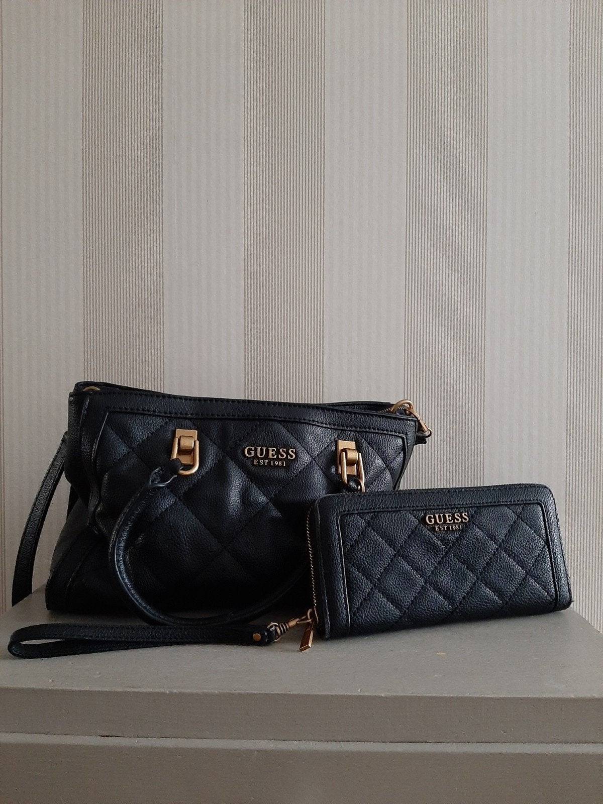 Set Guess handtas met portemonnee Abey Girlfriend zwart., Sieraden, Tassen en Uiterlijk, Ophalen of Verzenden, Zo goed als nieuw