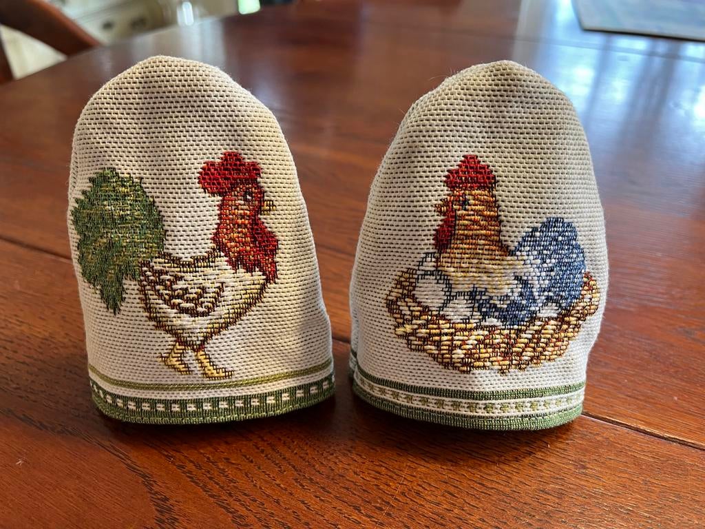 Villeroy en Boch eierwarm houders stof 2stuks kip haan pasen, Diversen, Pasen, Ophalen of Verzenden, Nieuw