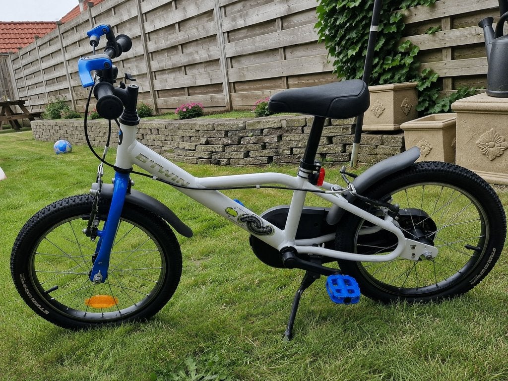 B'TWIN 500 Astronaut kinderfiets 16 inch + zijwieltjes, Ophalen, Zijwieltjes, B'Twin, 16 tot 20 inch