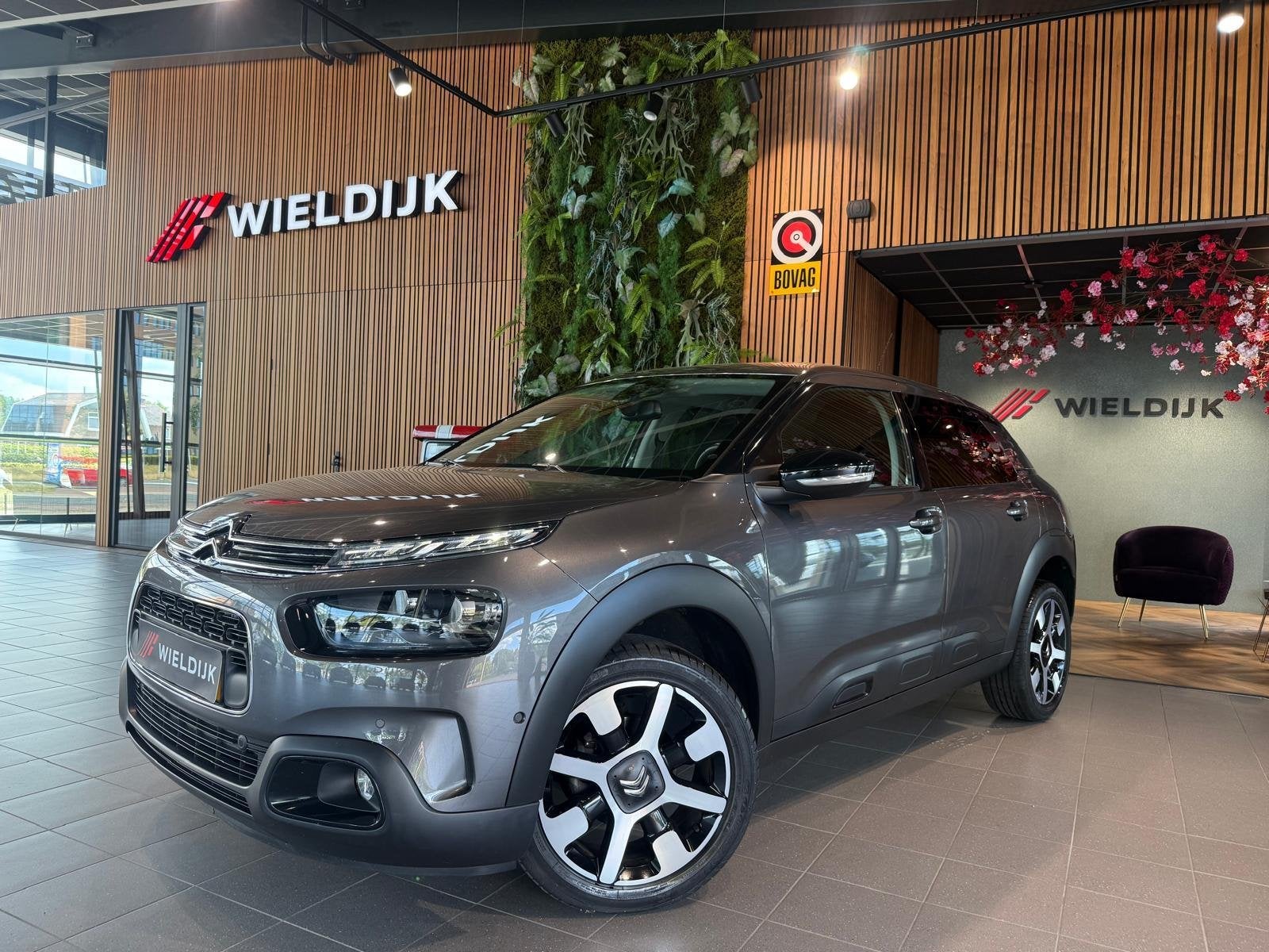 Citroen C4 Cactus 1.2 PureTech Shine Keyless camera trekhaak, Auto's, Citroën, Voorwielaandrijving, Stof, Gebruikt, Euro 6