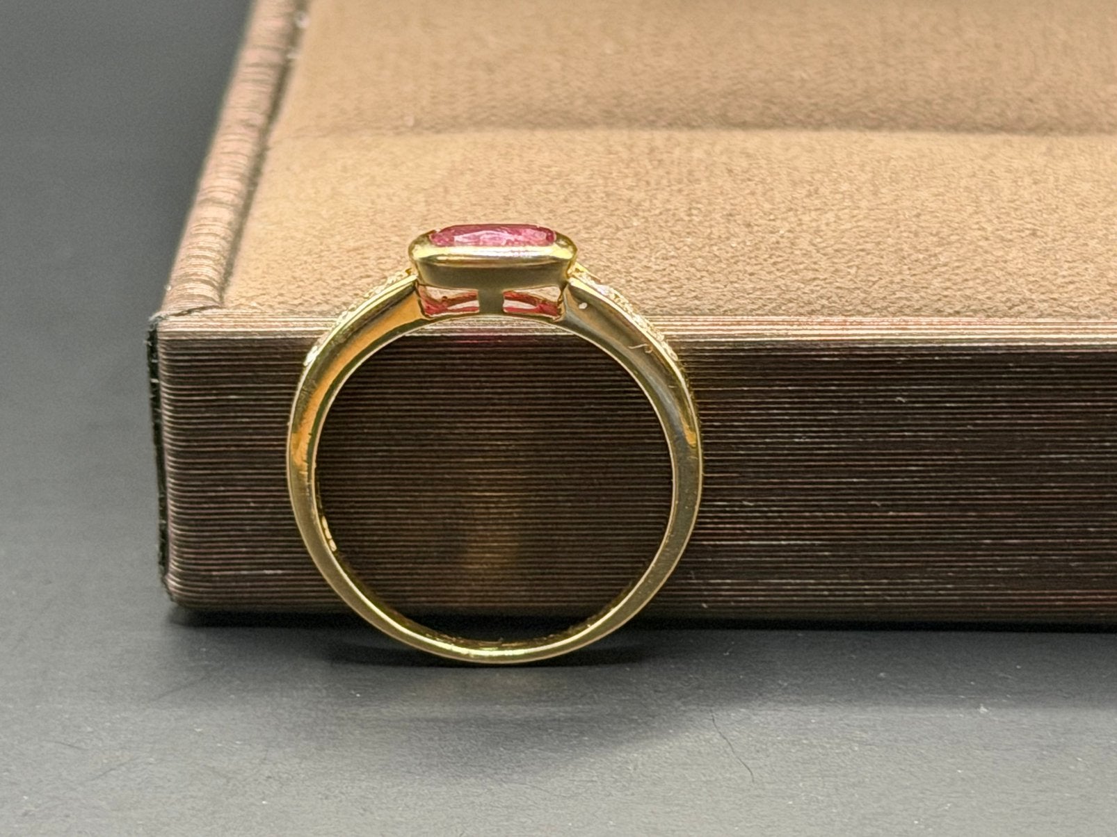 18K gouden ring met natuurlijke diamanten en robijn- 18,30mm, 18 tot 19, Ophalen of Verzenden, Dame of Heer, Met edelsteen