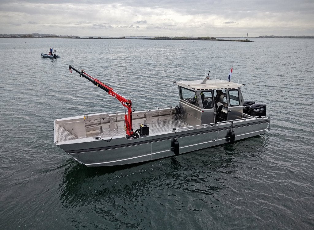 Aluminium werkboot (landingsvaartuig), 350 pk, Rijswijkseveldweg 1A 4023 CH Rijswijk, Kajuitboot, Buitenboordmotor