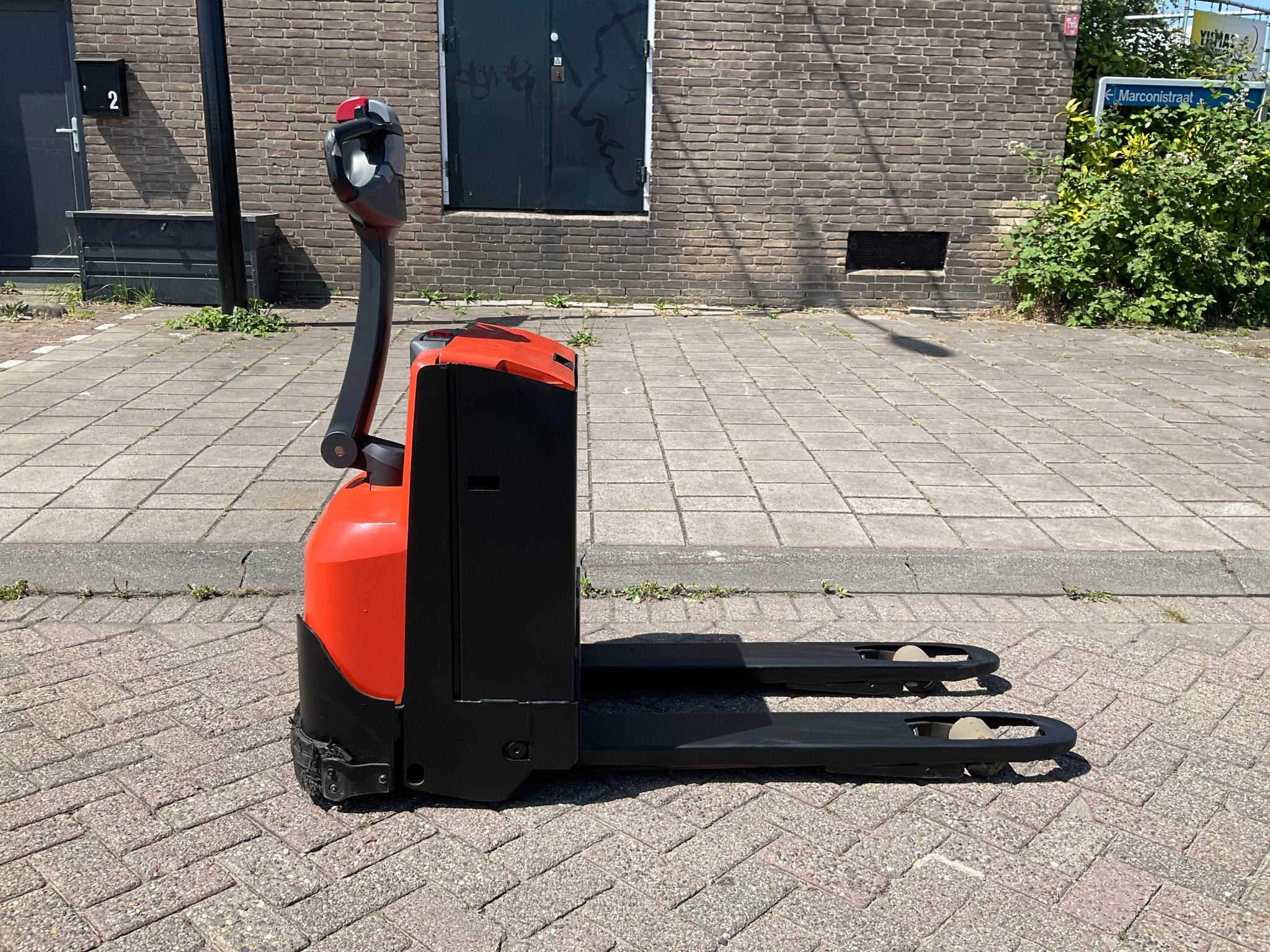 BT LWE160 1600KG 1METER PALLETWAGEN / HEFTRUCK (bj 2014), BT, Marconistraat 2
3133KL  Vlaardingen, NL, Yilmaz Heftrucks, 1000 tot 2000 kg