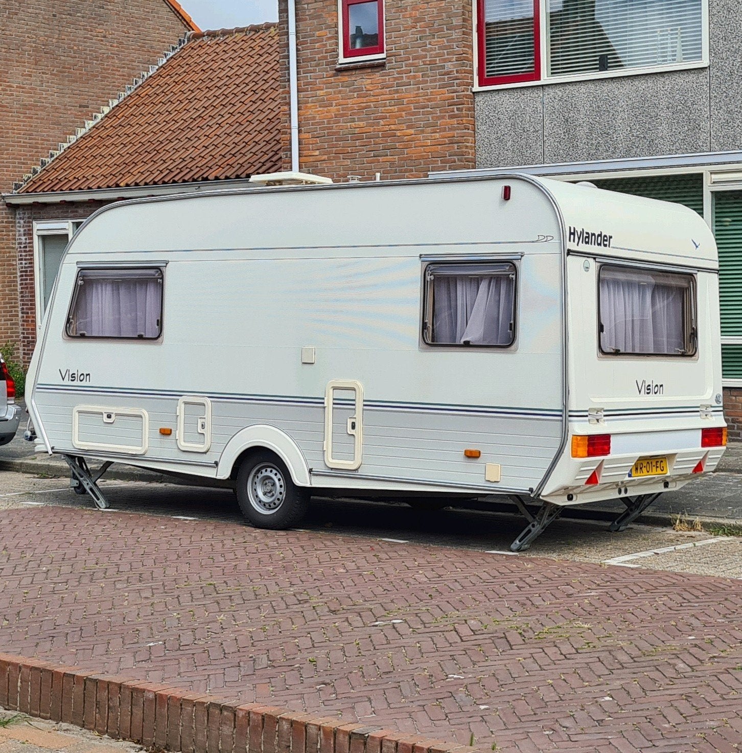 Hylander Vision 440 Caravan incl voortent, luifel en meer, Caravans en Kamperen, Caravans, Overige merken, Vast bed, Treinzit