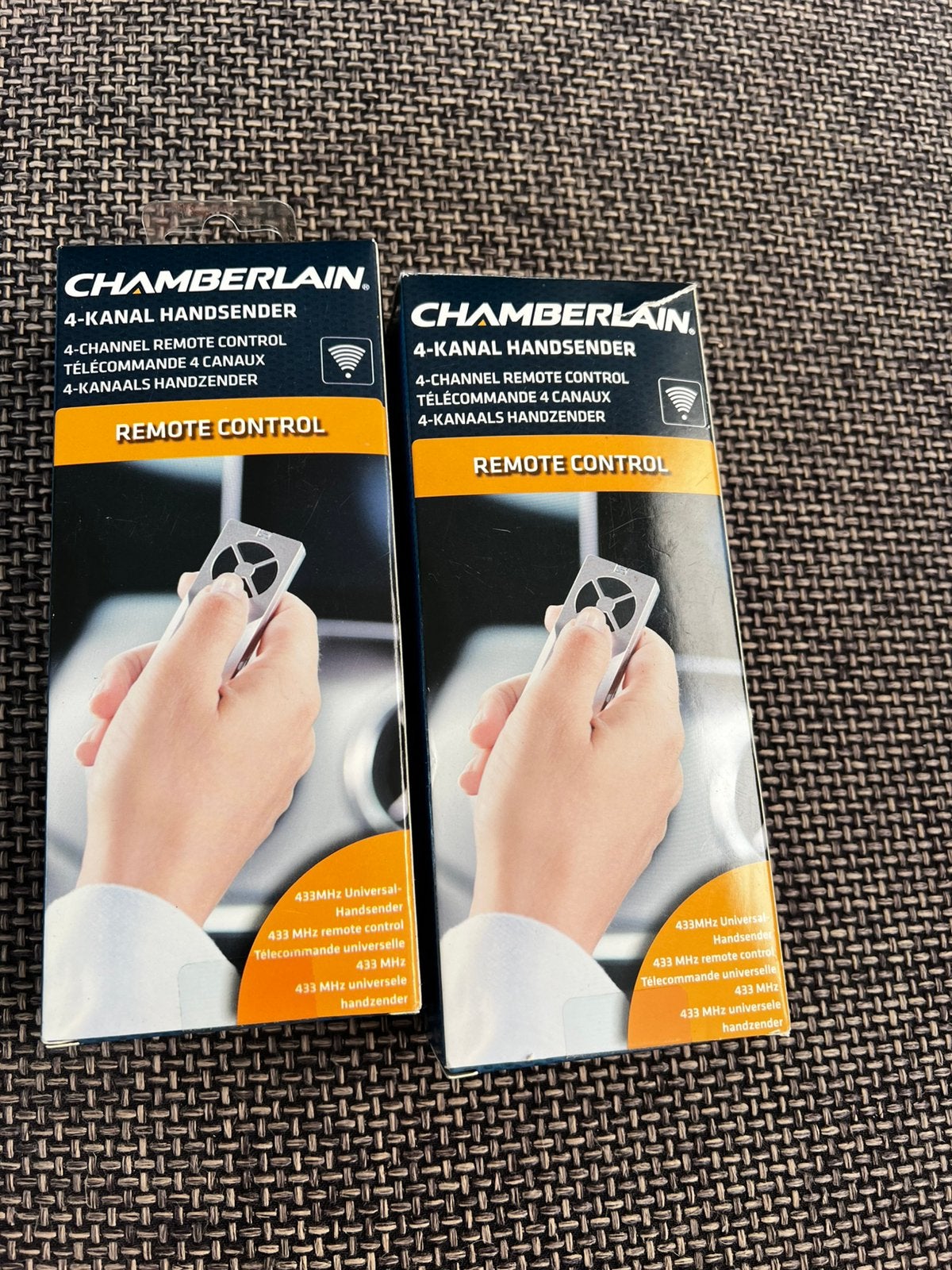 Set van twee chamberlain handzenders garagedeur buitendeur, Verzenden, Zo goed als nieuw, 120 cm of meer, Garagedeur