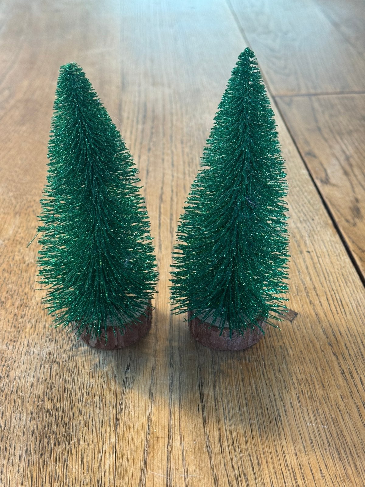 Twee decoratieve kerstbomen - 17 cm (groen, glitter), Ophalen of Verzenden