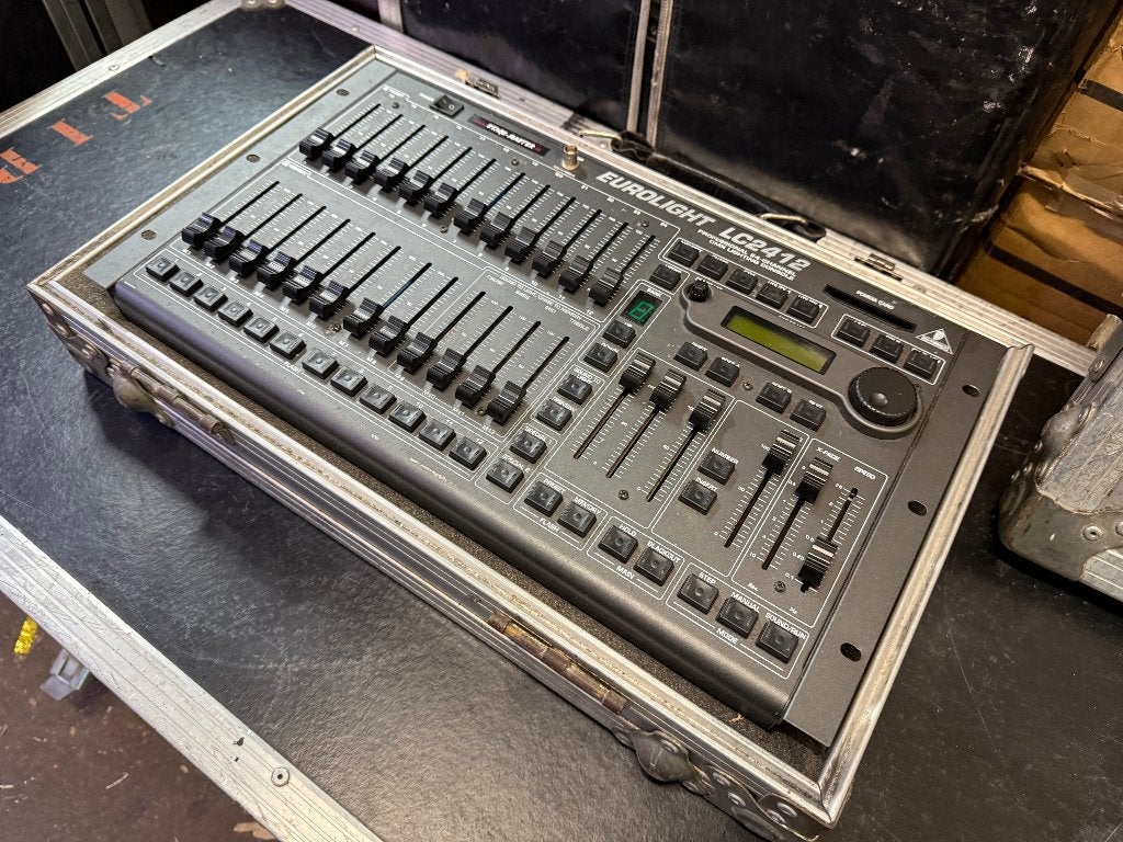 Behringer LX2412 DMX Controller + flightcase, Muziek en Instrumenten, Licht en Laser, Gebruikt, Licht, Ophalen of Verzenden